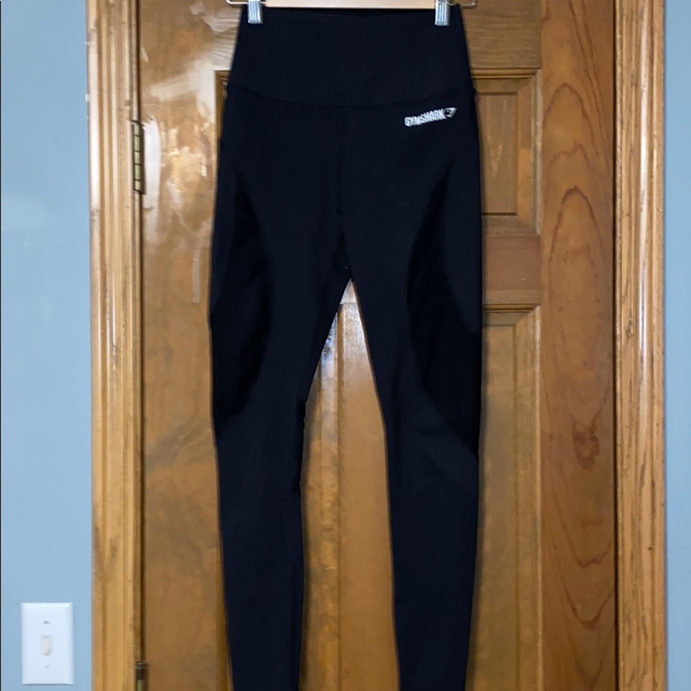 Gym shark leggings